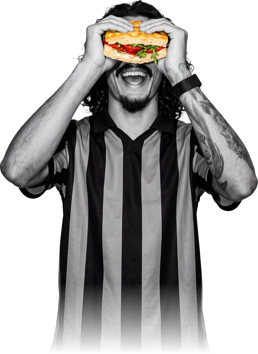 Marcos Moraes holding a schiacciata